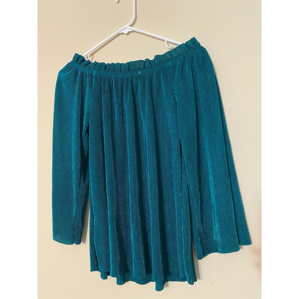J.O.A Los Angeles Off Shoulder Top Blouse Green Pleated Fabric - Picture 4 of 4